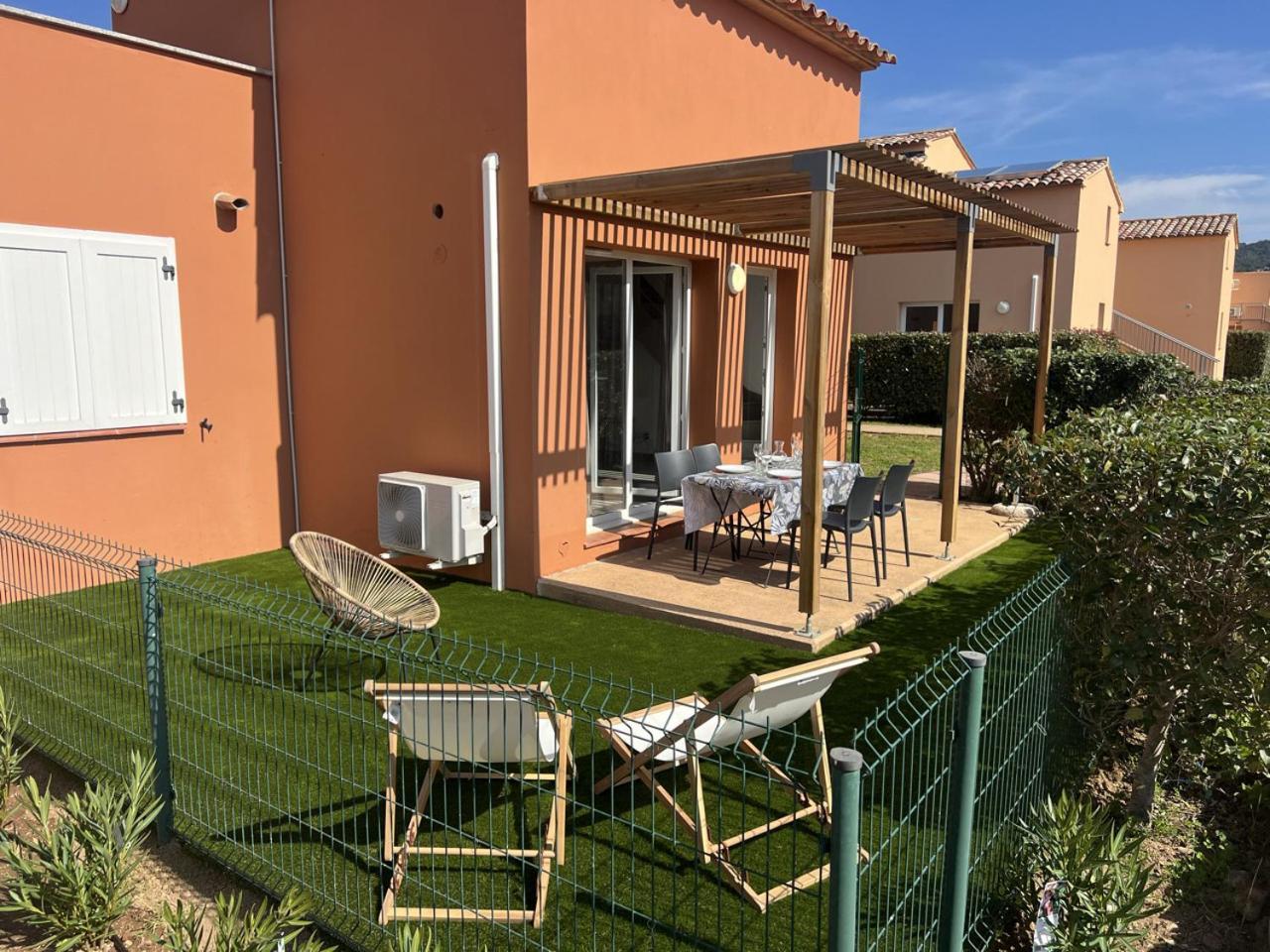 לצ'י Residence Hoteliere Les Hameaux De Saint Cyprien Appartement 2 Chambres מראה חיצוני תמונה