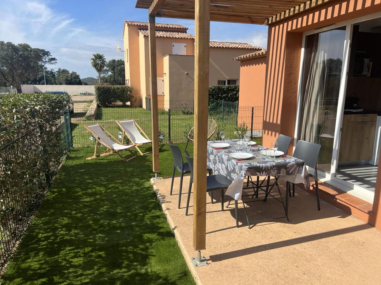 לצ'י Residence Hoteliere Les Hameaux De Saint Cyprien Appartement 2 Chambres מראה חיצוני תמונה