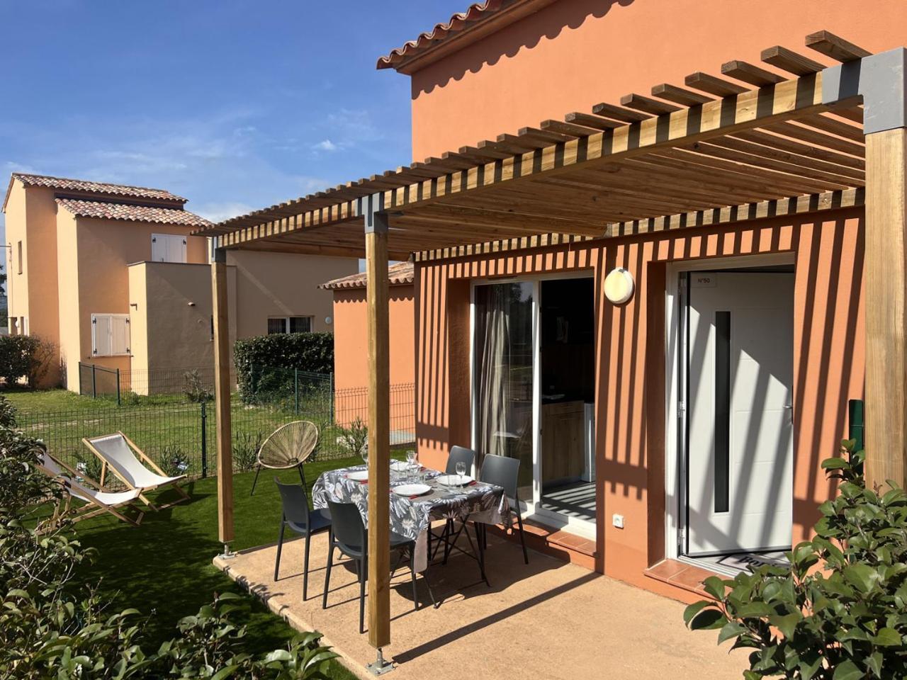לצ'י Residence Hoteliere Les Hameaux De Saint Cyprien Appartement 2 Chambres מראה חיצוני תמונה